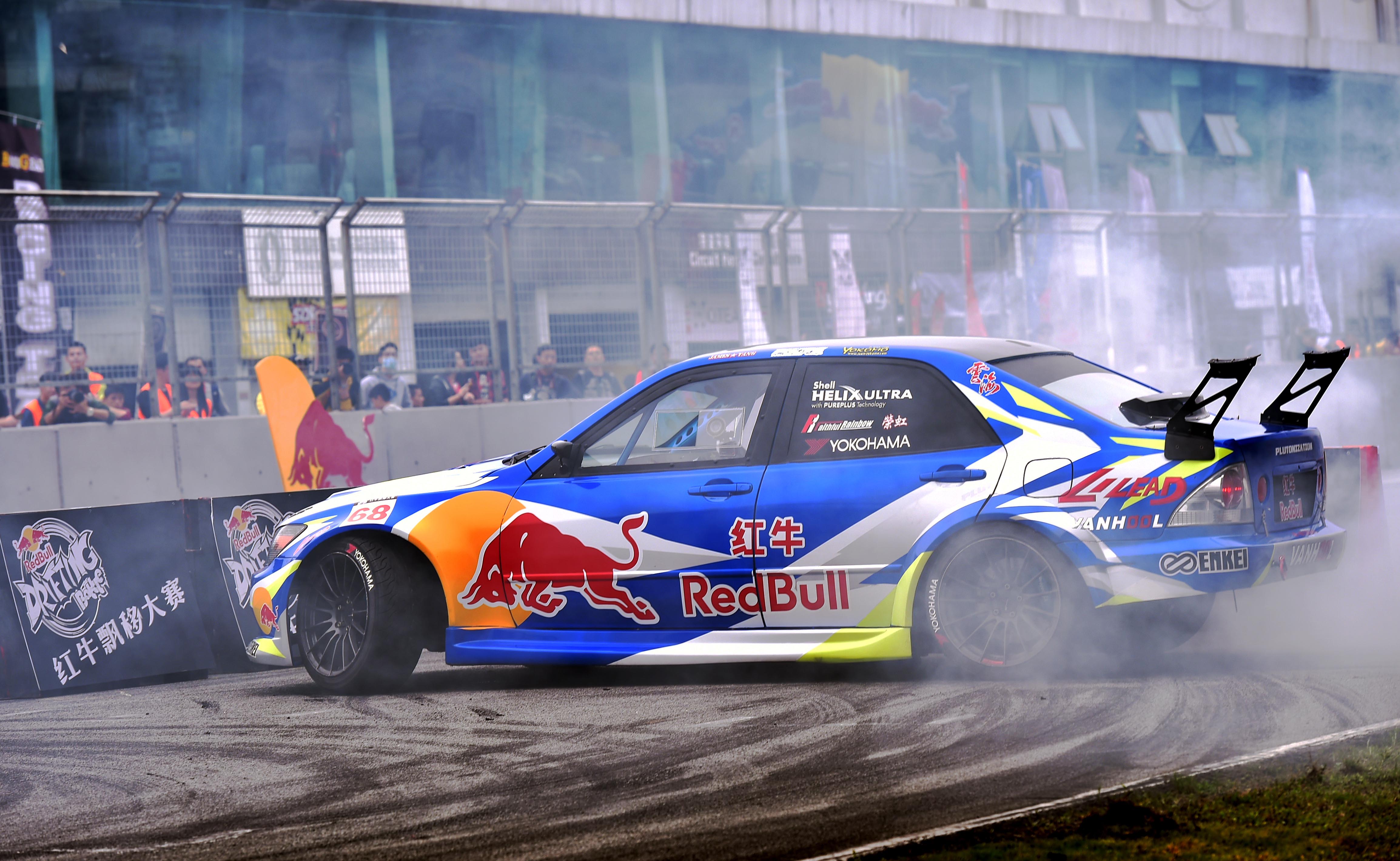 关于红牛车队翻盘索伯车队，皮亚斯特里高光表现的信息