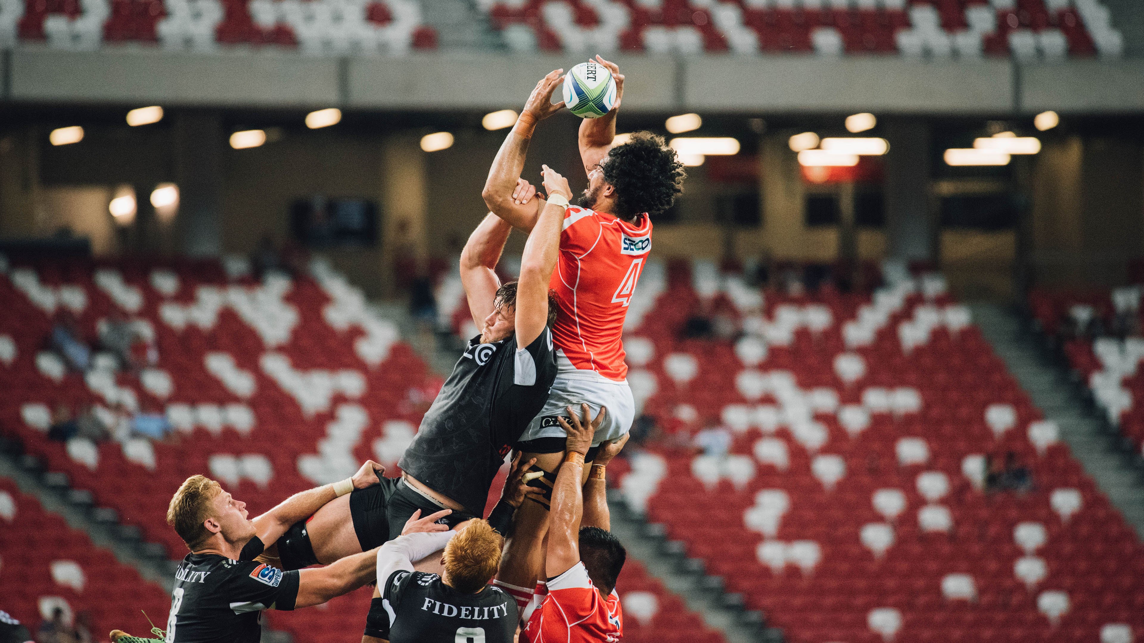 跨越国界与赛场，从加纳足球突围到梅西的王者时刻